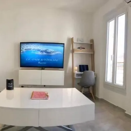 Apartment Escapade Bandolaise, 100 Metres De La Bandol