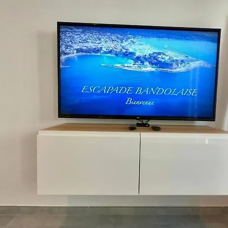 Escapade Bandolaise, 100 Mètres De La Appartement *